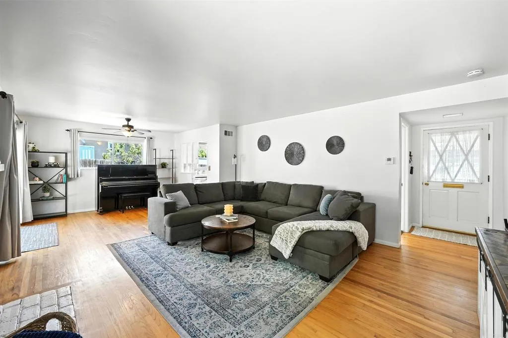 https://cdn.realtyfeed.com/cdn/127/306527526/4311cdff164fe21105bd2847e3c1d51c.webp