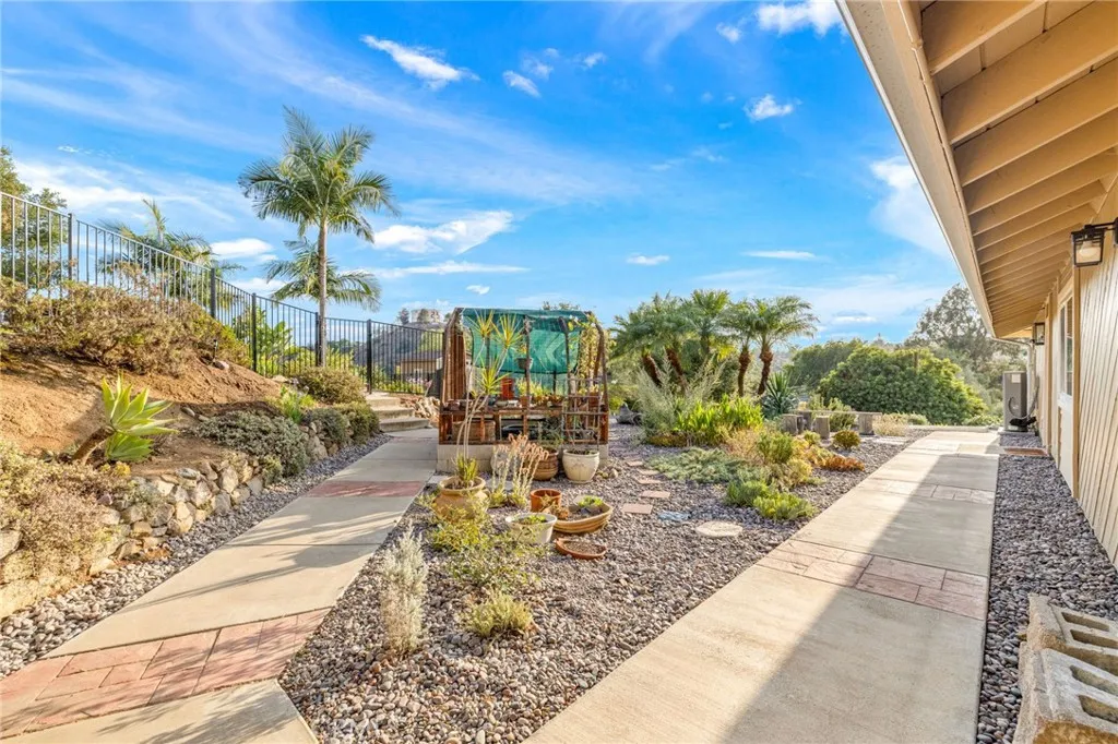 https://cdn.realtyfeed.com/cdn/127/306527535/83c00caf80a777d045d645ef661c846e.webp