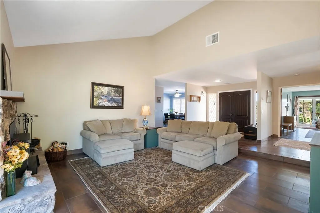 https://cdn.realtyfeed.com/cdn/127/306527535/c9c6923a8f88857ff579bdc878d2d84c.webp