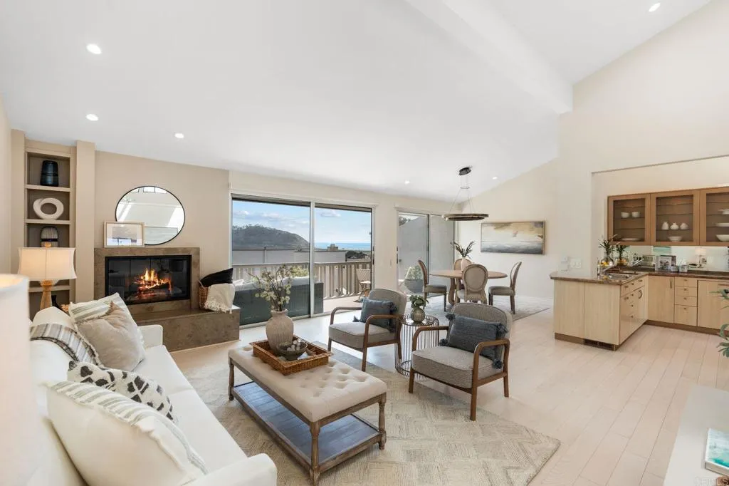 https://cdn.realtyfeed.com/cdn/127/306527539/c6a5df8ab7738c586bb8c8f165285536.webp