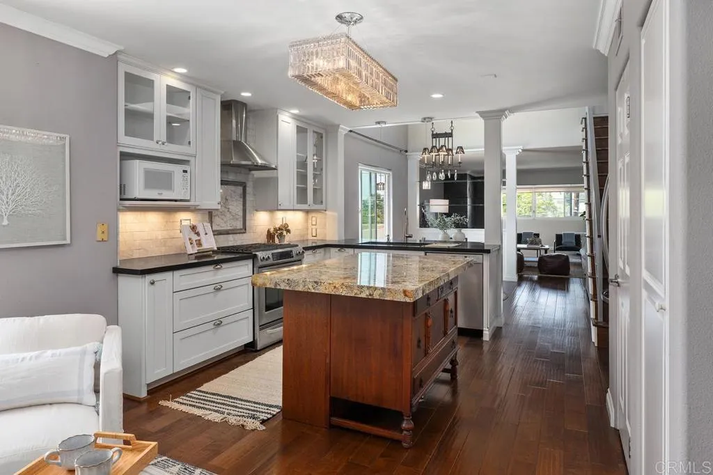 https://cdn.realtyfeed.com/cdn/127/306527545/77cff7c8dc6086b41b34d174fc650049.webp
