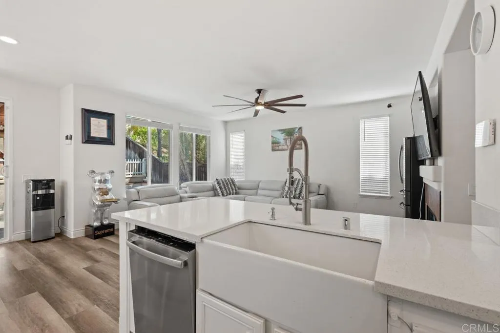 https://cdn.realtyfeed.com/cdn/127/306527547/23a40a98b94ac2c1b2d6de00d8420c92.webp