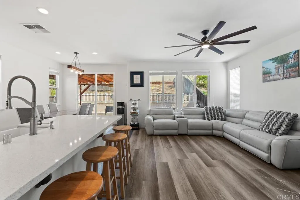 https://cdn.realtyfeed.com/cdn/127/306527547/883604afbd6a01de460957a7ae9a4ec9.webp