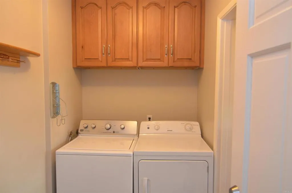 https://cdn.realtyfeed.com/cdn/127/306527549/40ce0fcca636ae1b741842d5763137bc.webp
