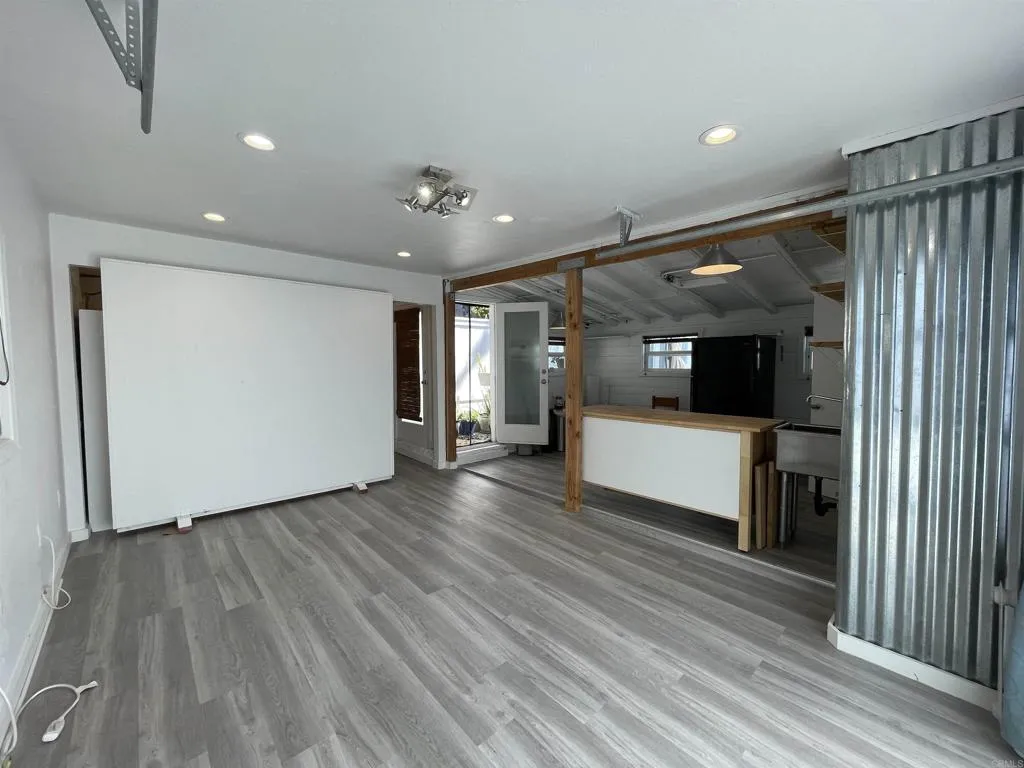 https://cdn.realtyfeed.com/cdn/127/306527549/582322f90c000c6d4fd4b491c12cd047.webp