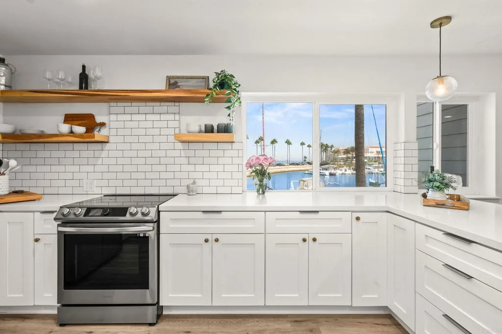 https://cdn.realtyfeed.com/cdn/127/306527589/d552637d35f9a1b7897c62c10fadbaf5.webp