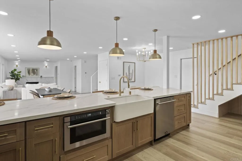 https://cdn.realtyfeed.com/cdn/127/306527596/8b5d3387015c99f3180f6838b052a5a2.webp