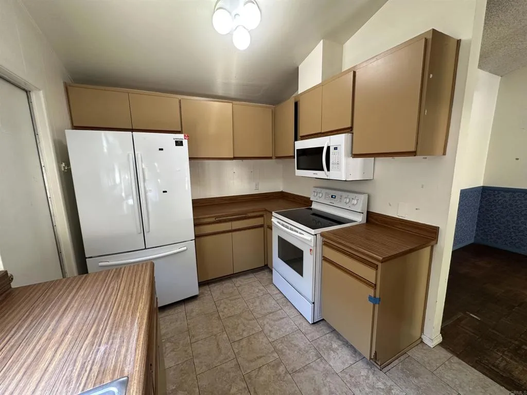 https://cdn.realtyfeed.com/cdn/127/306527664/13720d28e3b88a4770a132acf6a6c5f9.webp