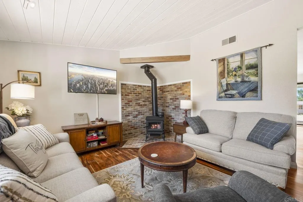 https://cdn.realtyfeed.com/cdn/127/306527806/c1cb9df858d4c27ee20b9da2ed97c34b.webp