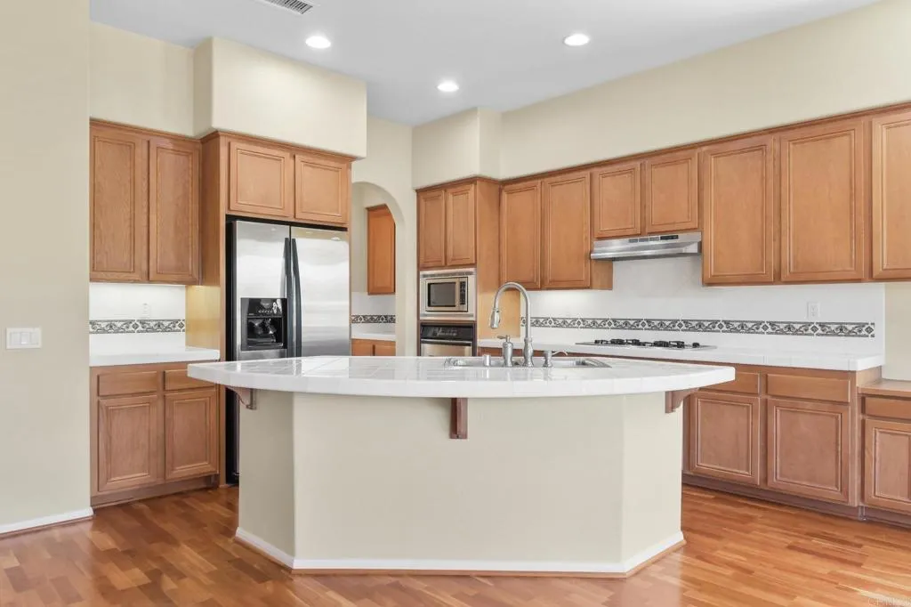 https://cdn.realtyfeed.com/cdn/127/306527808/aacfb9bc55dade4730bb2e80dffc1de9.webp