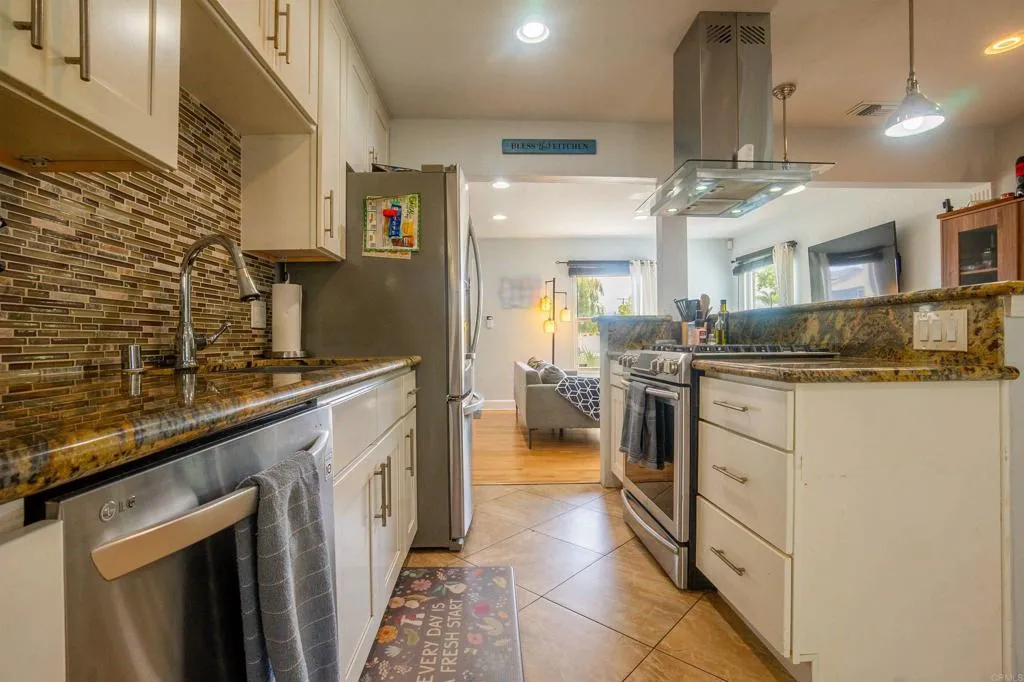 https://cdn.realtyfeed.com/cdn/127/306528057/70bc47804d94ab08cfd1e753778b958d.webp