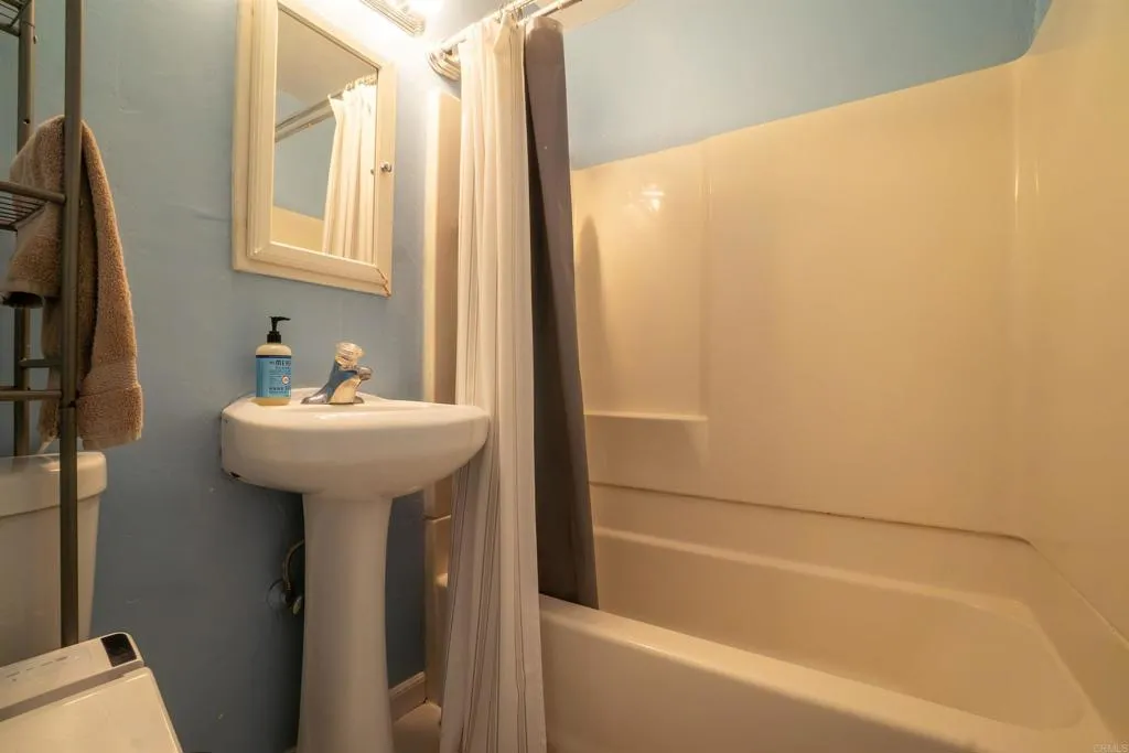 https://cdn.realtyfeed.com/cdn/127/306528057/a47dc479cc2b0d085c7a96ee52a92af8.webp