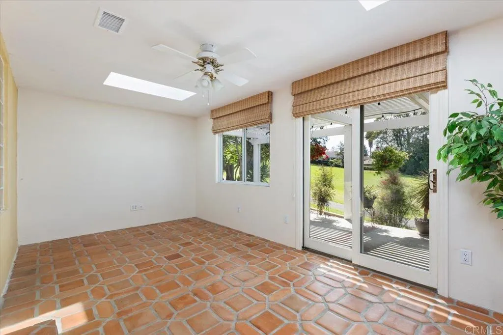 https://cdn.realtyfeed.com/cdn/127/306528143/a0a1be752c281863cb2afcd34c1df209.webp