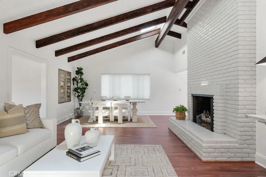 https://cdn.realtyfeed.com/cdn/127/306528245/fc50b44feb83ba9058f2927795694de1.webp