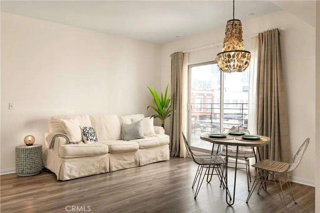 https://cdn.realtyfeed.com/cdn/127/306528248/78e1b25847d44455918d01753c91b1aa.webp