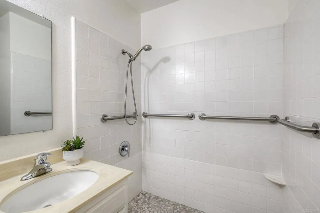 https://cdn.realtyfeed.com/cdn/127/306528332/4ff58b211a704ff1126408fdad372442.webp