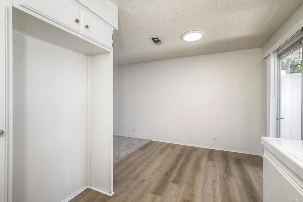 https://cdn.realtyfeed.com/cdn/127/306528332/5a43f43bb5204370e0f3c3ba885ef571.webp