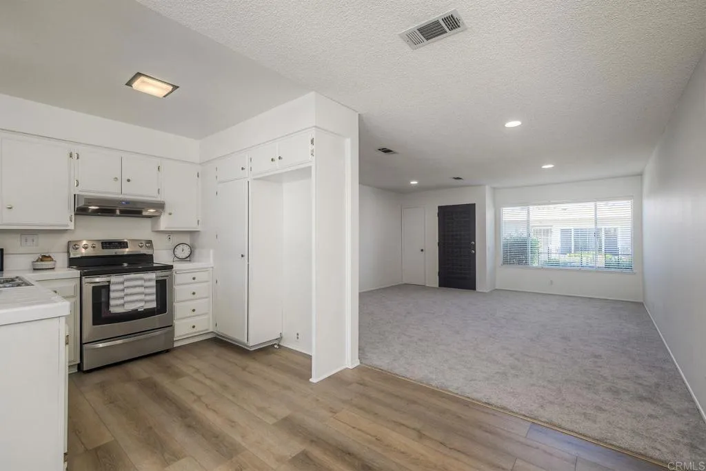 https://cdn.realtyfeed.com/cdn/127/306528332/88f65accbda8da9bfcee0e7ce1e9226d.webp