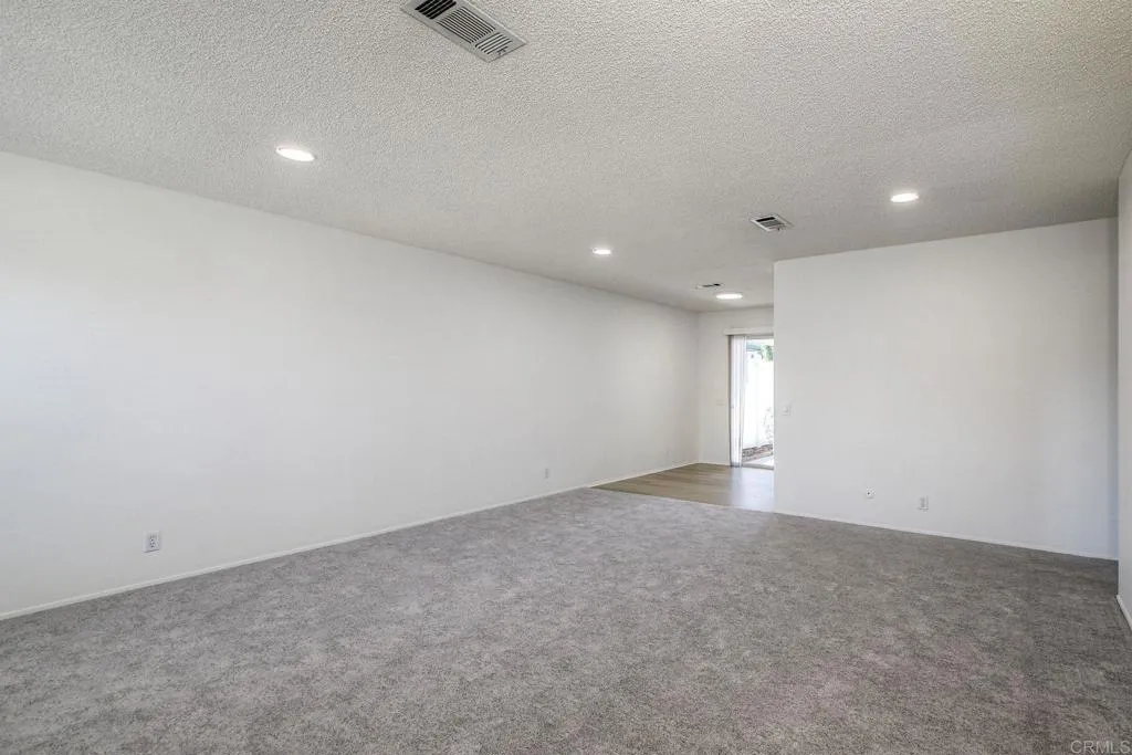 https://cdn.realtyfeed.com/cdn/127/306528332/f71c2505befe31abcc309f3f92877cfd.webp