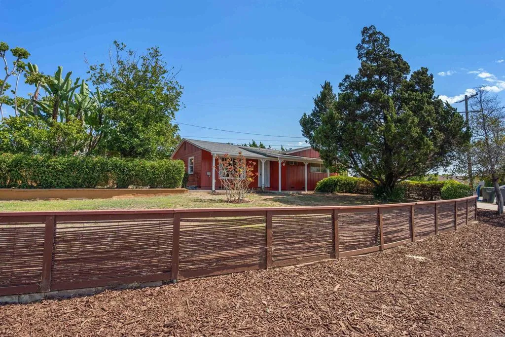 https://cdn.realtyfeed.com/cdn/127/306528361/1db82deef744d1e0096b5146f1652c5e.webp