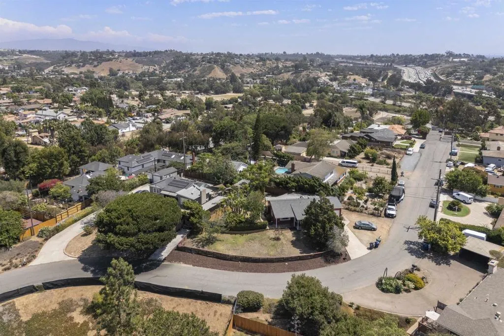https://cdn.realtyfeed.com/cdn/127/306528361/67466806df1255afffb15ed966579436.webp