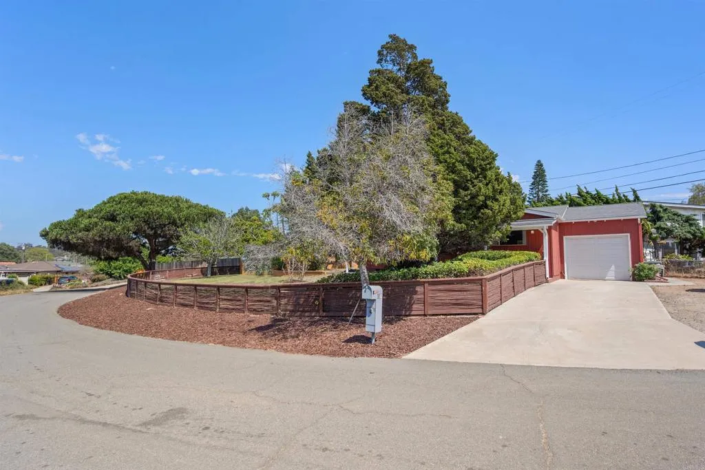 https://cdn.realtyfeed.com/cdn/127/306528361/88171cf4b673dfd5cb26c8a6b34e9d17.webp