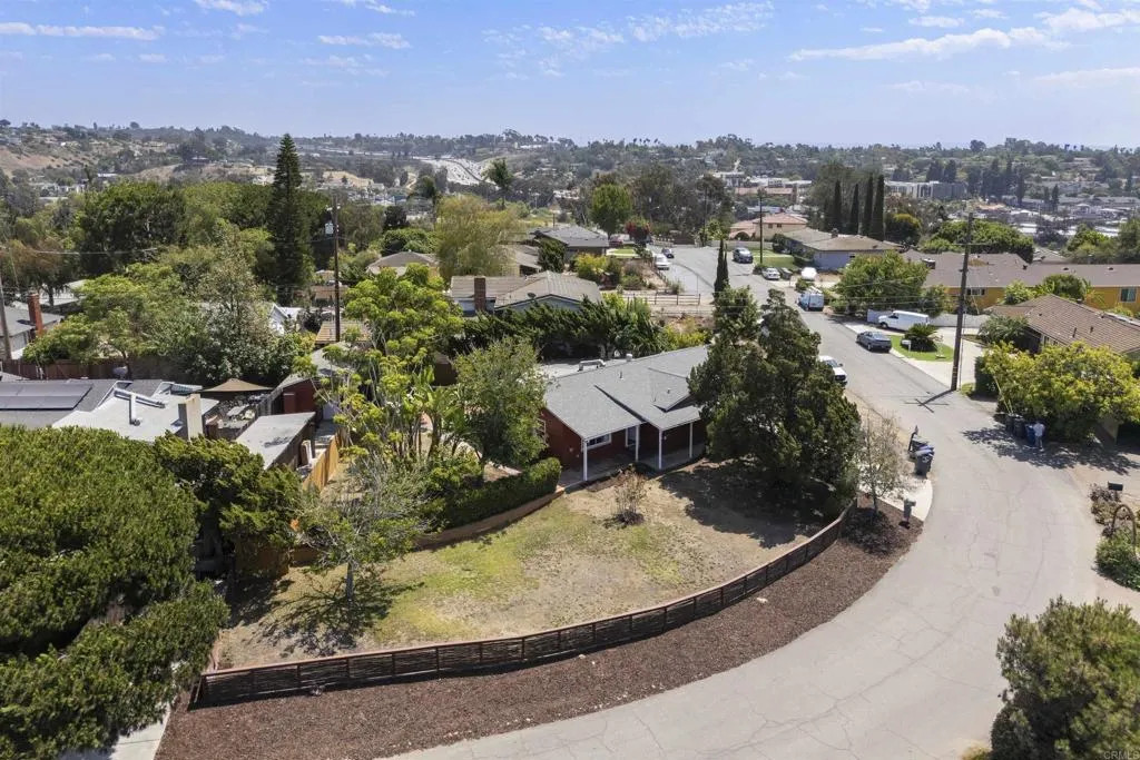 https://cdn.realtyfeed.com/cdn/127/306528361/cbbc01ed39619e3d4f1386f0eee6067e.webp
