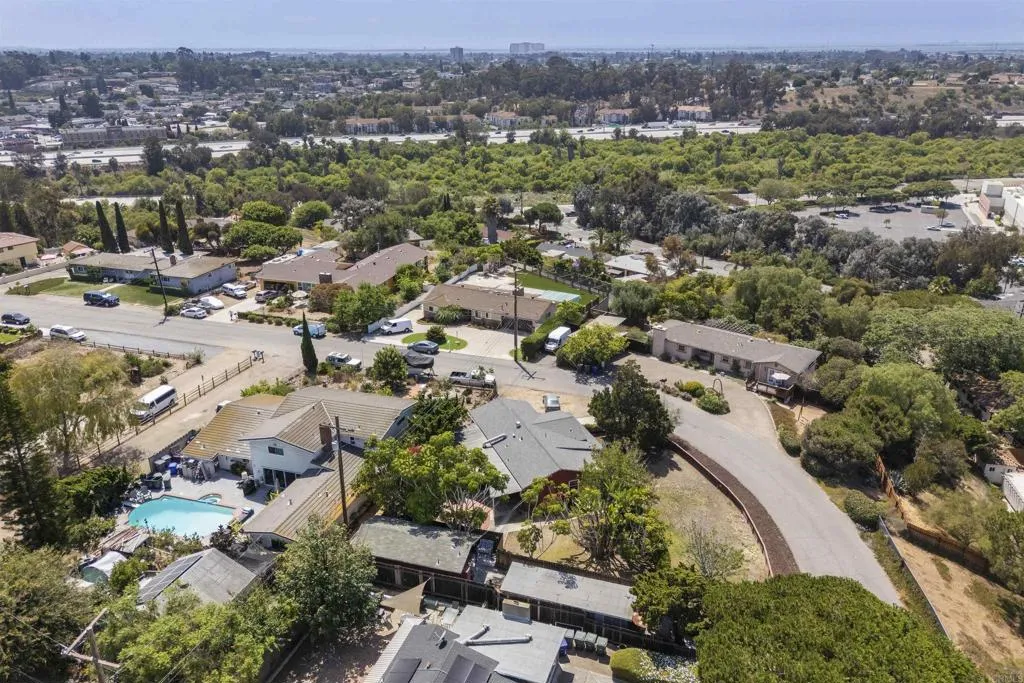 https://cdn.realtyfeed.com/cdn/127/306528361/f2cbd24a4f73aa959812cea34d957a31.webp