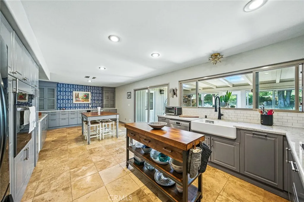 https://cdn.realtyfeed.com/cdn/127/306528363/1f61826015e3945fecffa526776ad316.webp