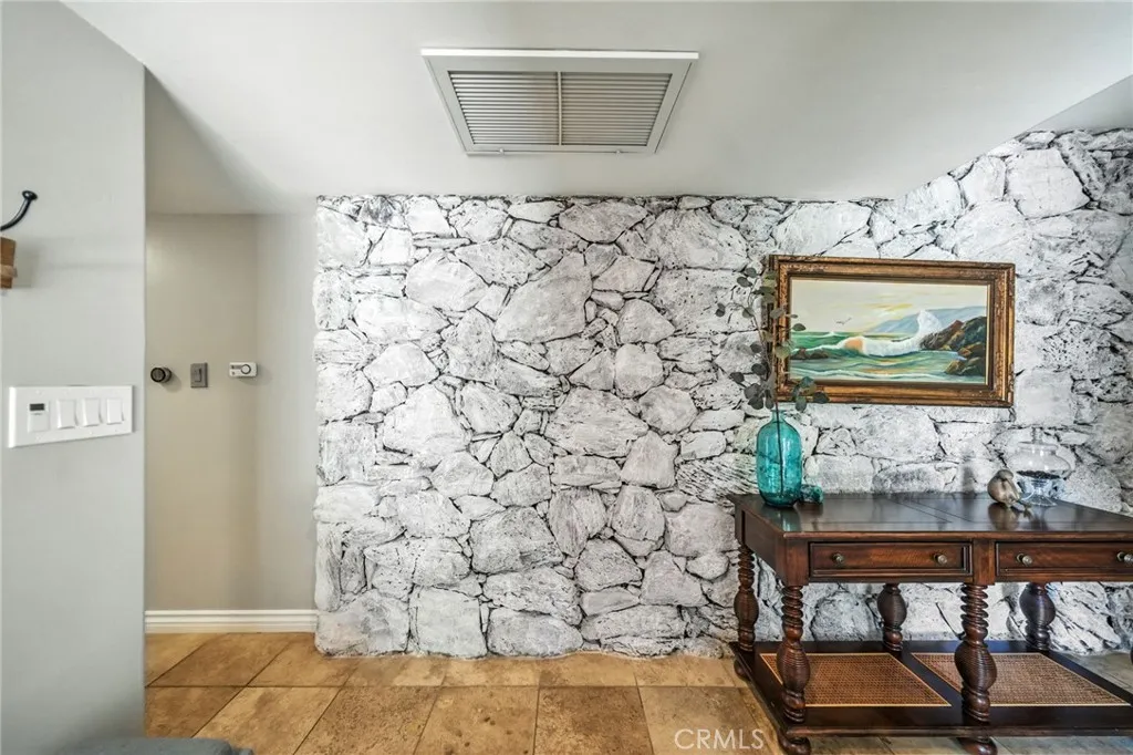 https://cdn.realtyfeed.com/cdn/127/306528363/49f32d35284014de92432facb6891959.webp