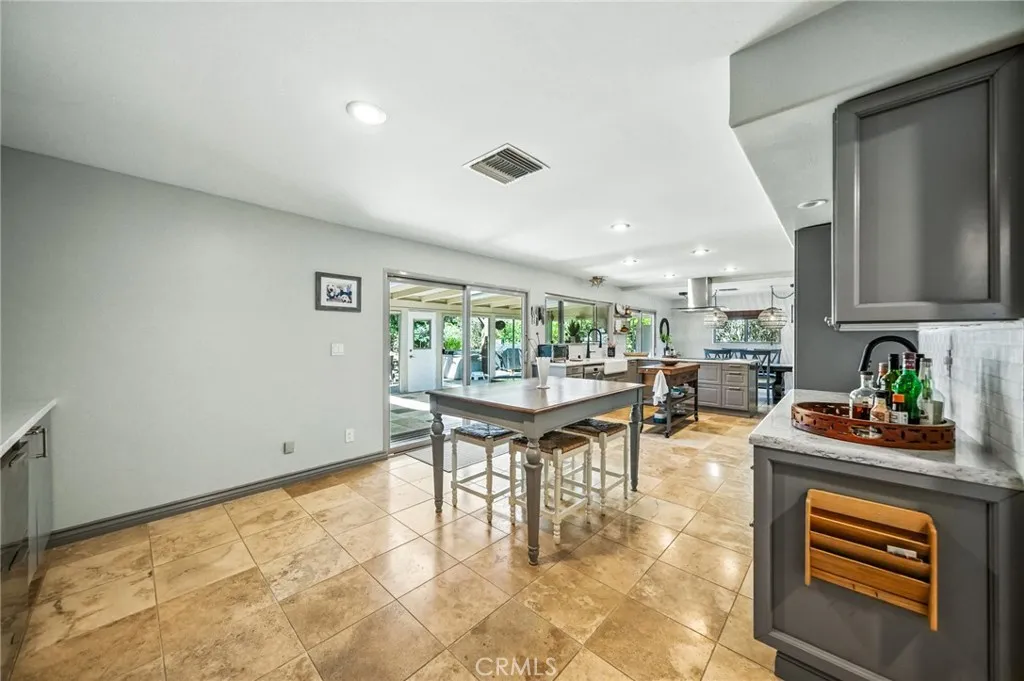 https://cdn.realtyfeed.com/cdn/127/306528363/6609d5d32de86bac866f646806389052.webp