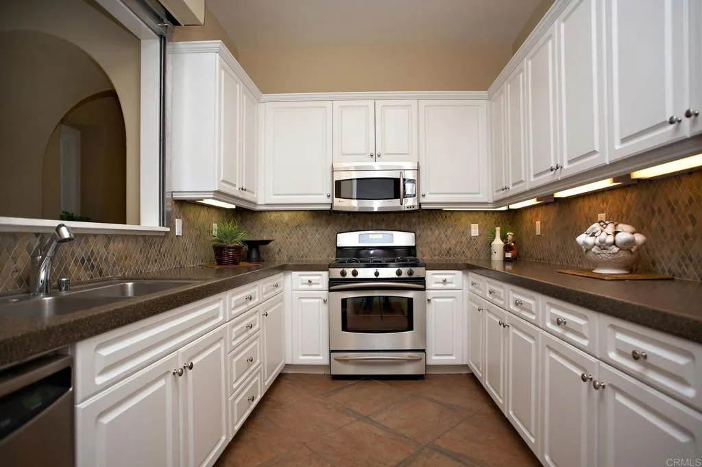 https://cdn.realtyfeed.com/cdn/127/306528364/2be426bdb827f6900a66d88595bf94b4.webp