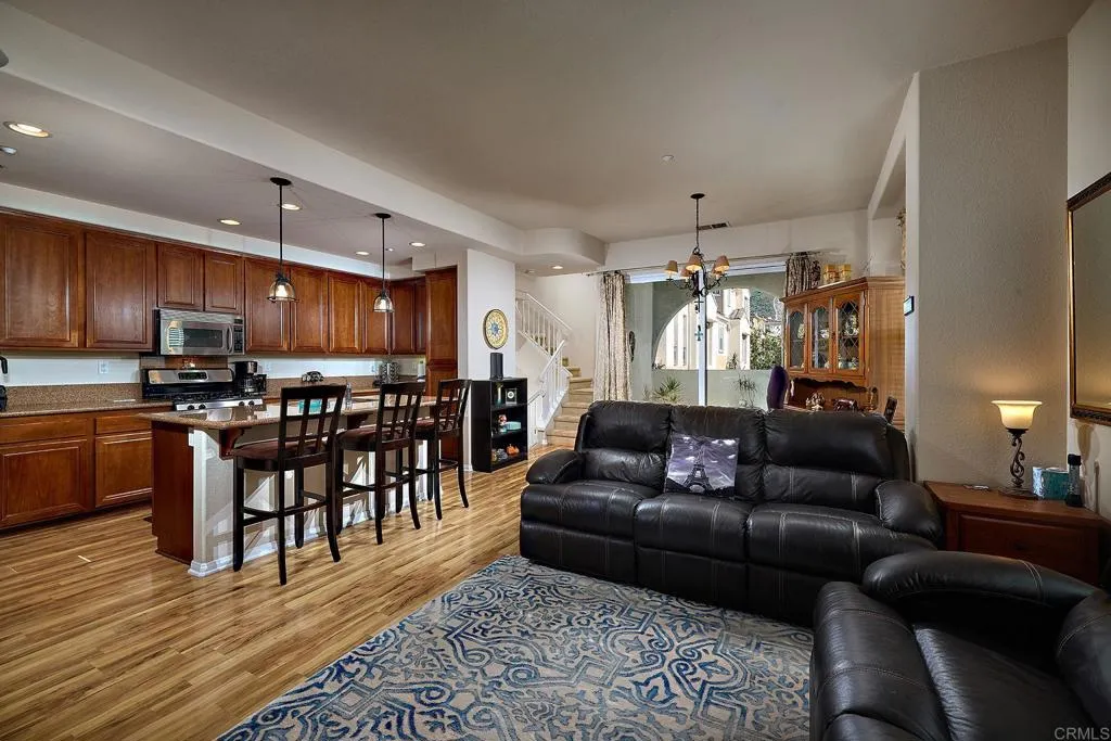https://cdn.realtyfeed.com/cdn/127/306528364/7de1b9dc89c77e64ef153305b14267a9.webp