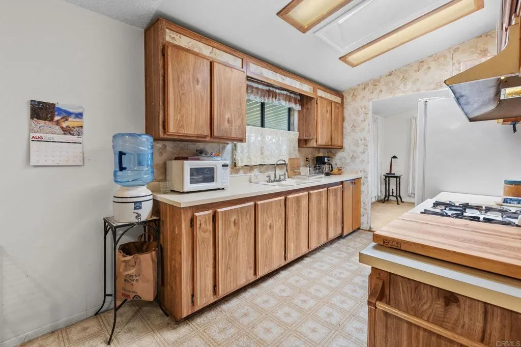 https://cdn.realtyfeed.com/cdn/127/306528402/b0c27e598bd12970dd3748a78e623a02.webp
