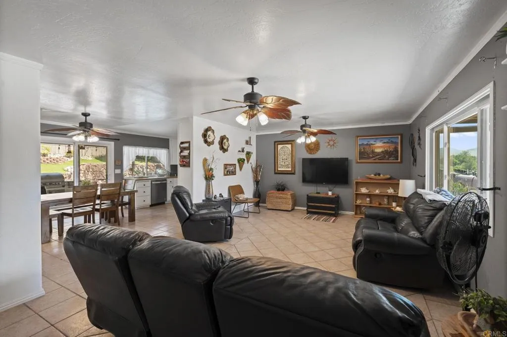 https://cdn.realtyfeed.com/cdn/127/306528406/b158bd0940e5f73cf5e0d56ab79b7483.webp