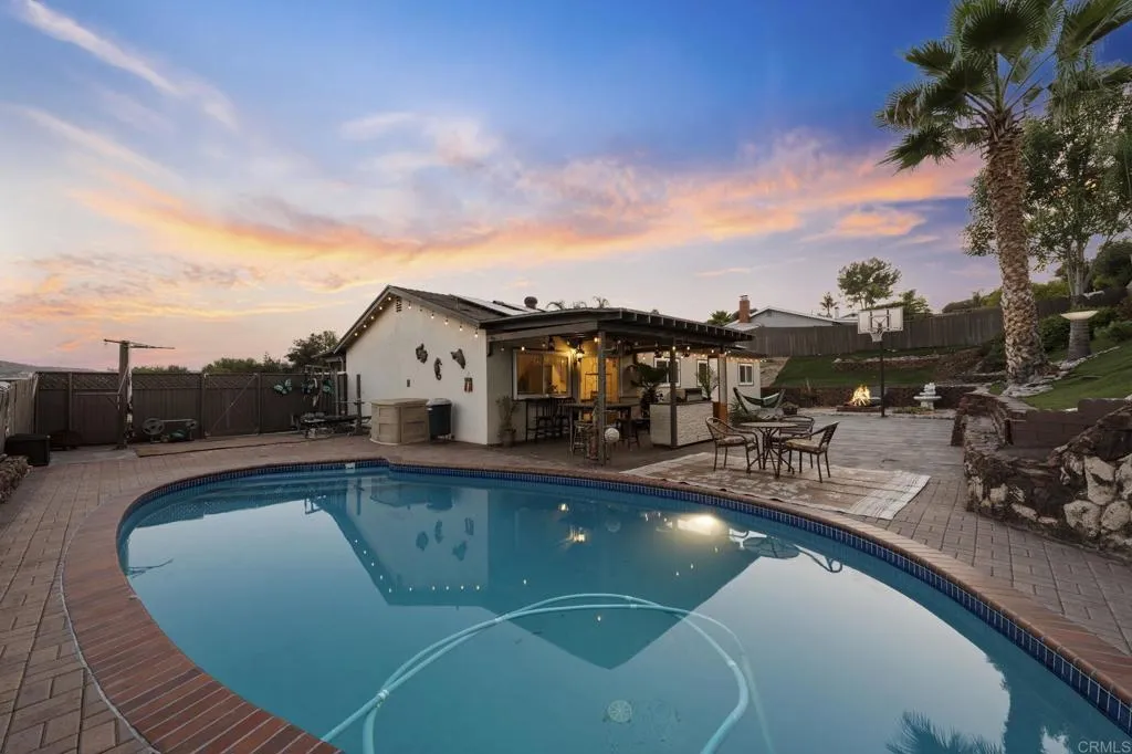 https://cdn.realtyfeed.com/cdn/127/306528406/b8a329a700bfc6dd57b69b2f7efeb619.webp