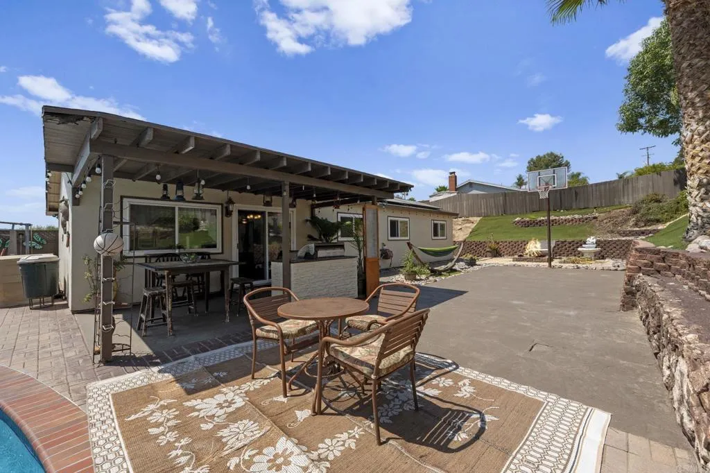 https://cdn.realtyfeed.com/cdn/127/306528406/c6d340f013fa5b3c46c94259440cdcaf.webp