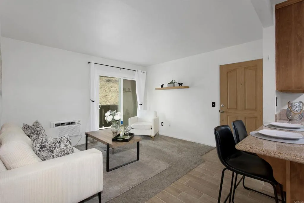 https://cdn.realtyfeed.com/cdn/127/306528407/5aa5d168d20d79491f01575df46d56a9.webp