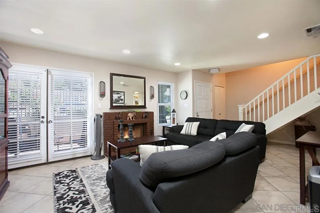 https://cdn.realtyfeed.com/cdn/127/306528428/2c828901394f0025768d94976eb2588f.webp