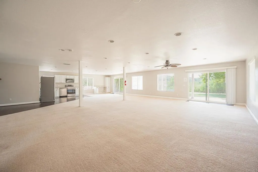 https://cdn.realtyfeed.com/cdn/127/306528545/26e21d34daf45ce047469f16307849a0.webp