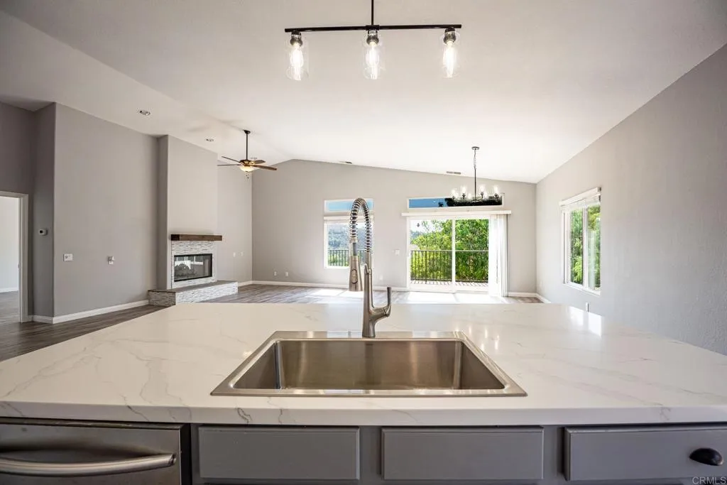 https://cdn.realtyfeed.com/cdn/127/306528545/2736ee86188272fc6f14a19cda6090c1.webp
