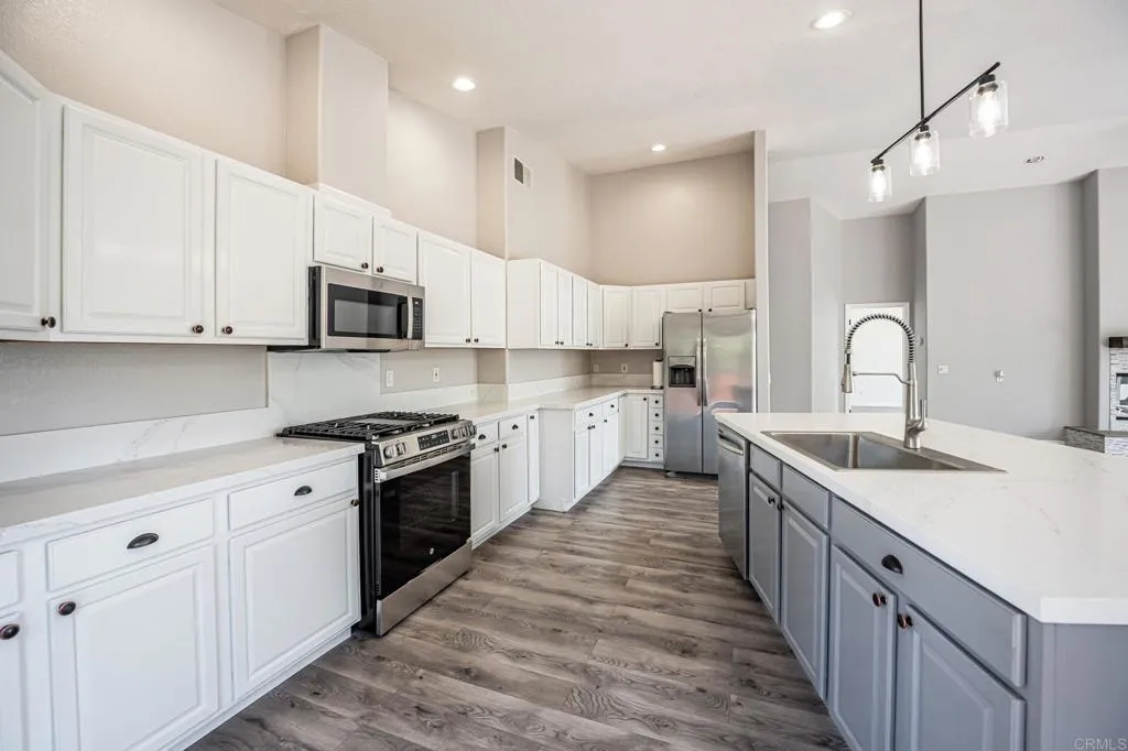https://cdn.realtyfeed.com/cdn/127/306528545/4029a501e81a2a516bec55349f5210da.webp