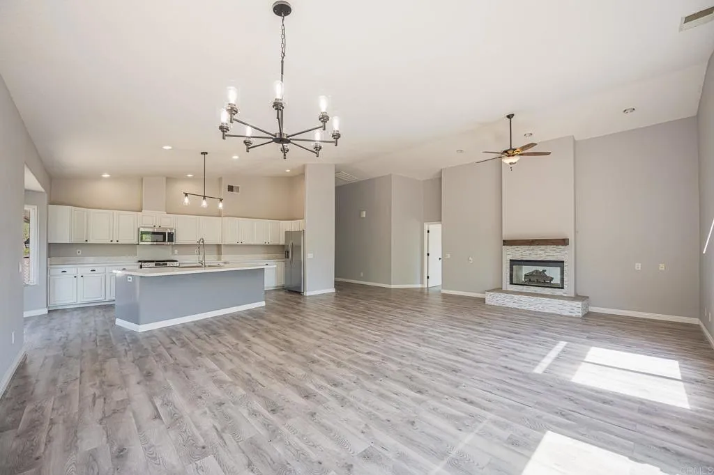 https://cdn.realtyfeed.com/cdn/127/306528545/59dd1bf1de700afa4986ce3a1de893a4.webp