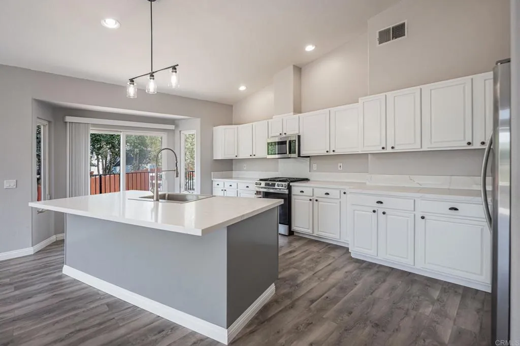 https://cdn.realtyfeed.com/cdn/127/306528545/c7c684e9bf91604464805ce536d20780.webp