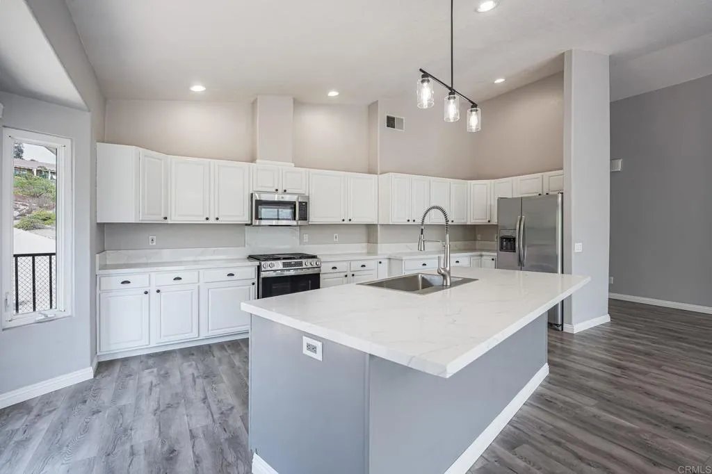 https://cdn.realtyfeed.com/cdn/127/306528545/cc8b0e1f31e928f7126d849da38d81c5.webp