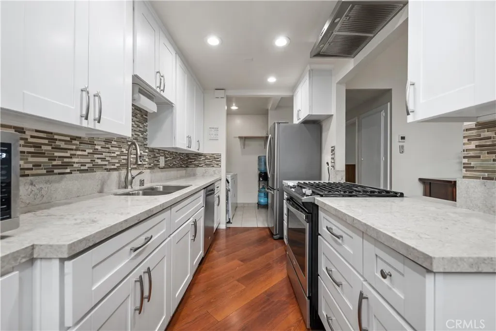 Photo #8: CV25192304 Listing: Photo #8