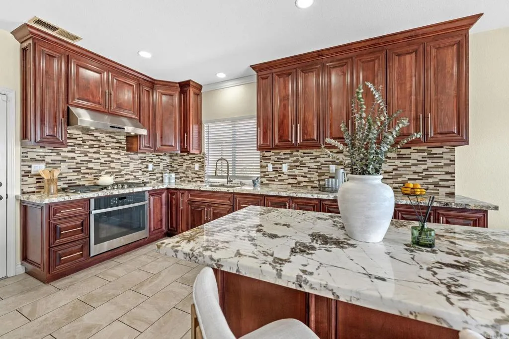 https://cdn.realtyfeed.com/cdn/127/306528871/d1c8e213608ff2e3bd2b36a77f8a121b.webp