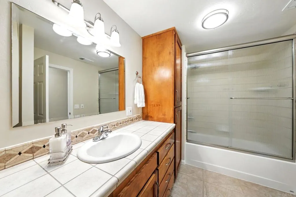https://cdn.realtyfeed.com/cdn/127/306528924/0ce779d3464acf7227cdc7f5961d8975.webp