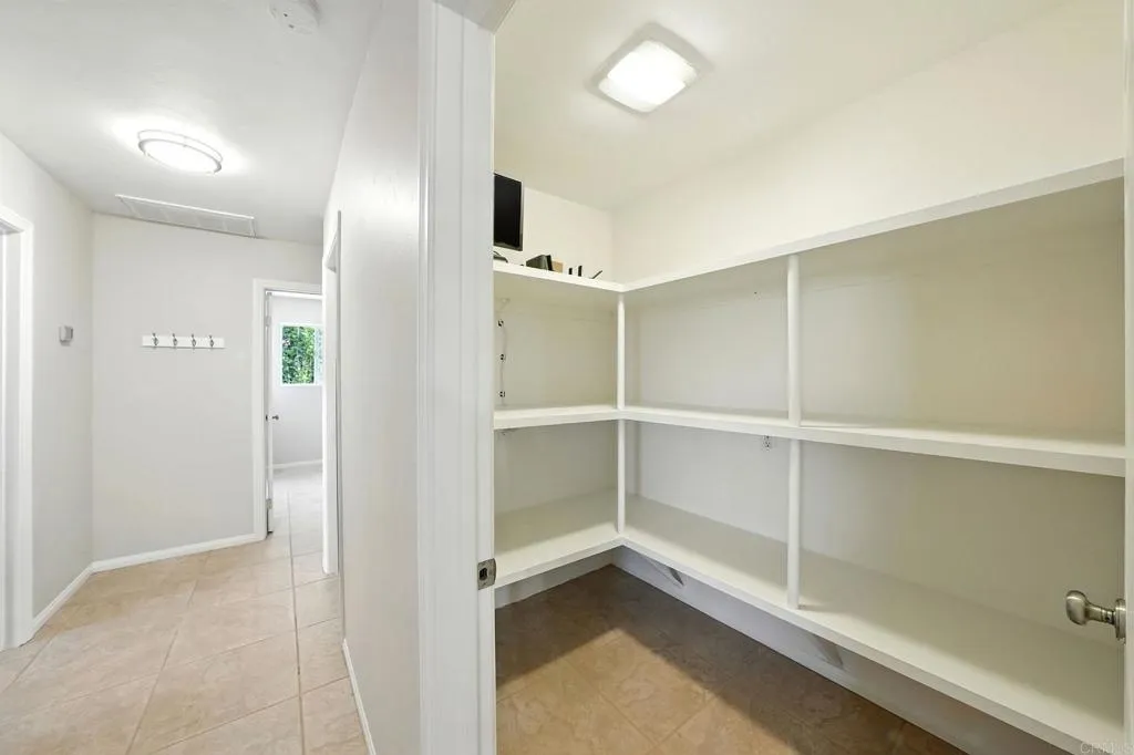 https://cdn.realtyfeed.com/cdn/127/306528924/15829384569bcaca31c2a7e651dcf33a.webp