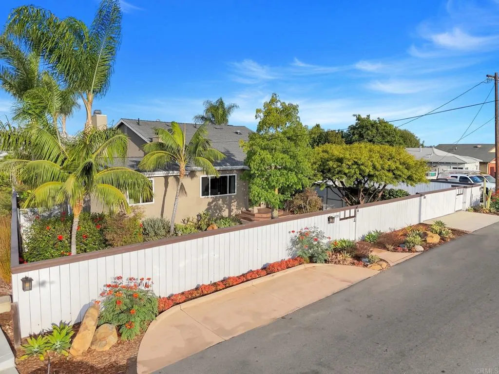 https://cdn.realtyfeed.com/cdn/127/306528924/18fe5b4d886f13f56a0354c13f016ce8.webp